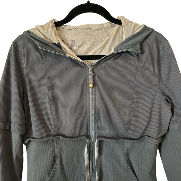 LULULEMON Women's Gray Hooded Jacket size 10 - Picture 3 of 6